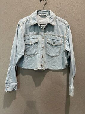 Zara Cropped Denim Button Down Sz M EUC Light Wash